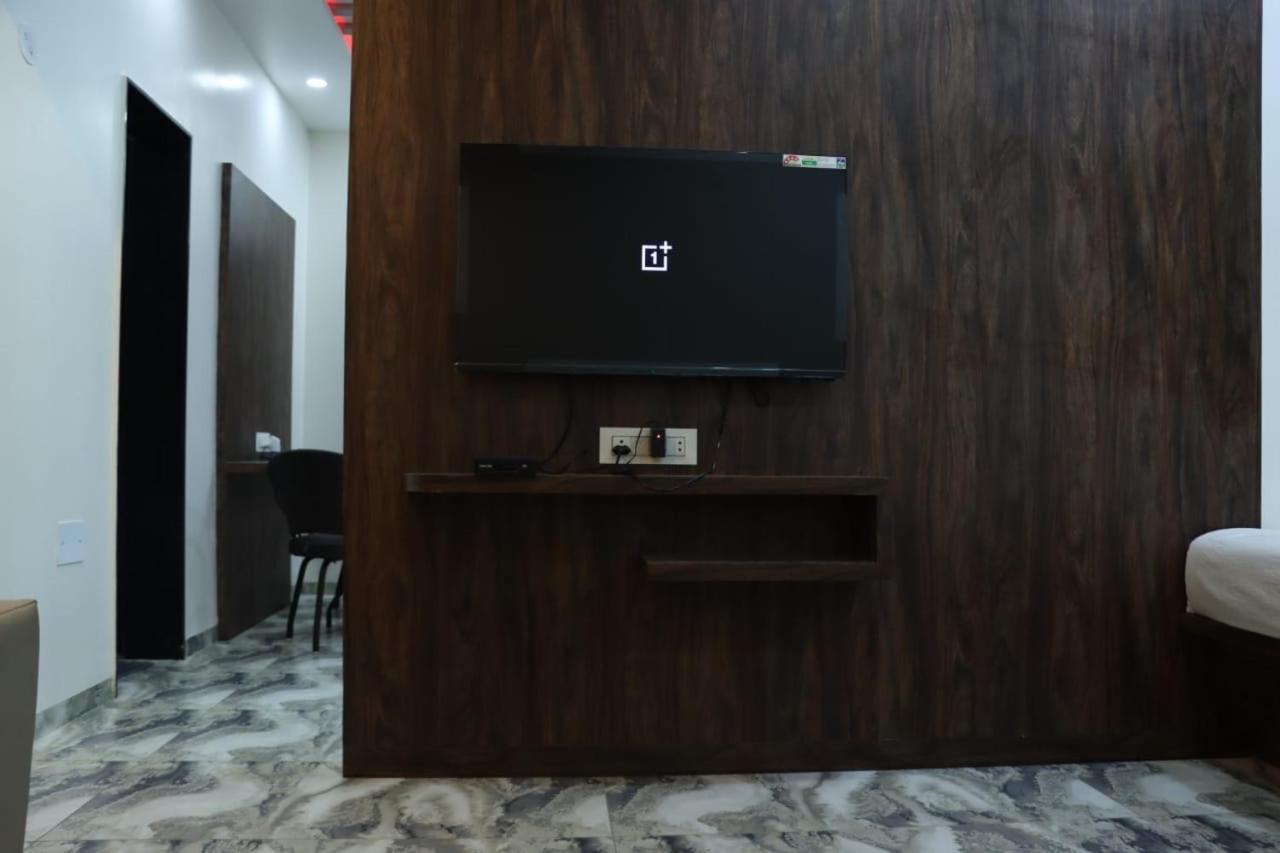 Pawan Executive Tuljapur Экстерьер фото